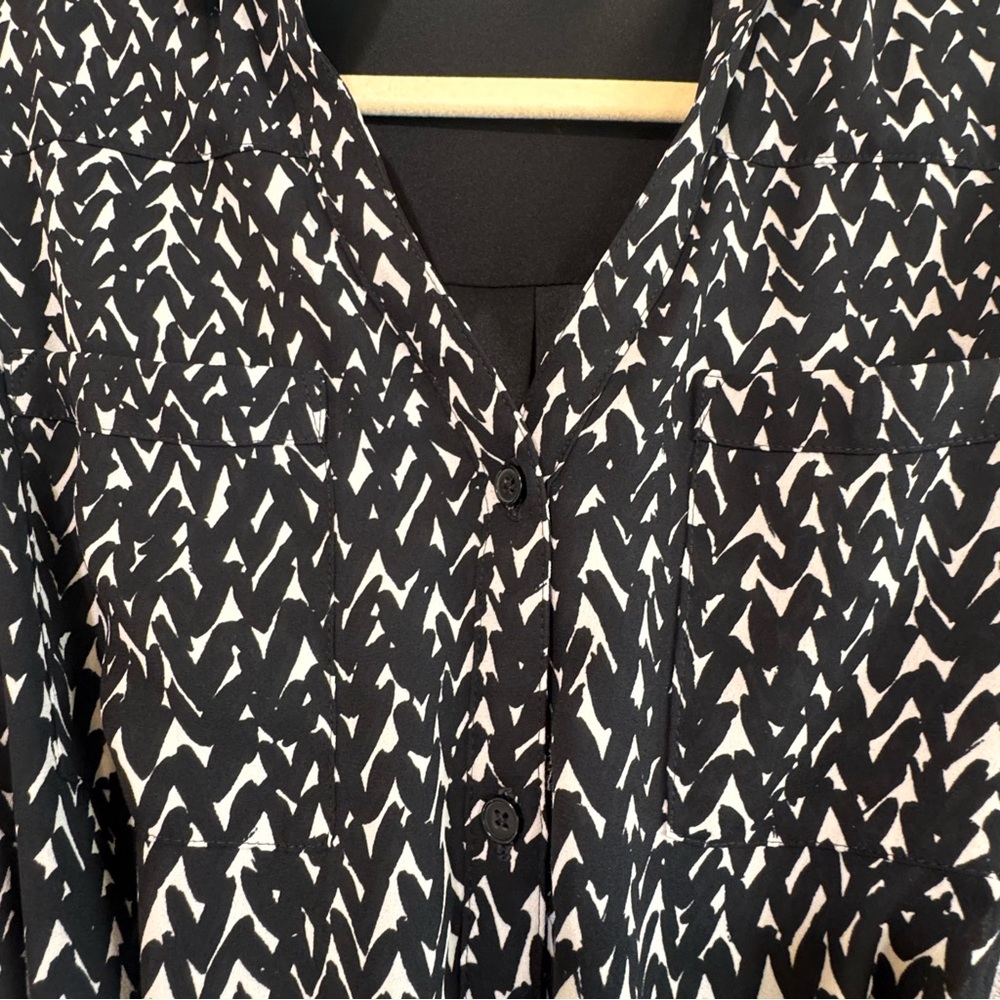 Express black and white zig zag pattern long sleeve midi dress with tie waist - Picture 4 of 6